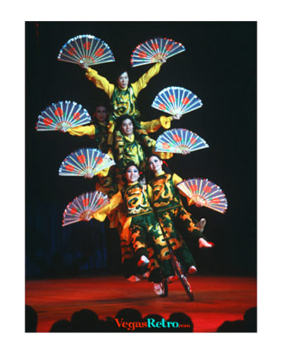 Image of Chinese Circus entertainers at Las Vegas Hilton