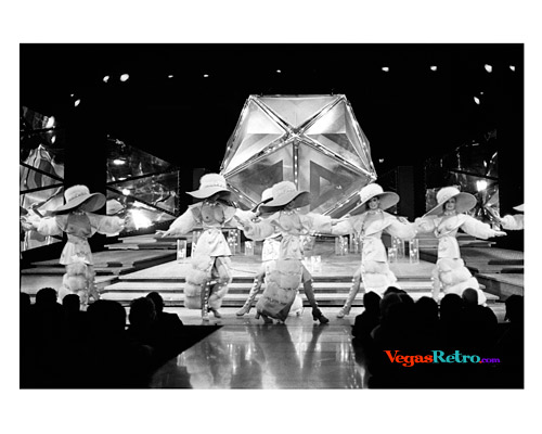 Image of Showgirls in big hats from the Dunes Hotel in Las Vegas